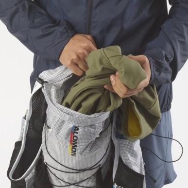 Salomon Advanced Skin 12 with flasks black